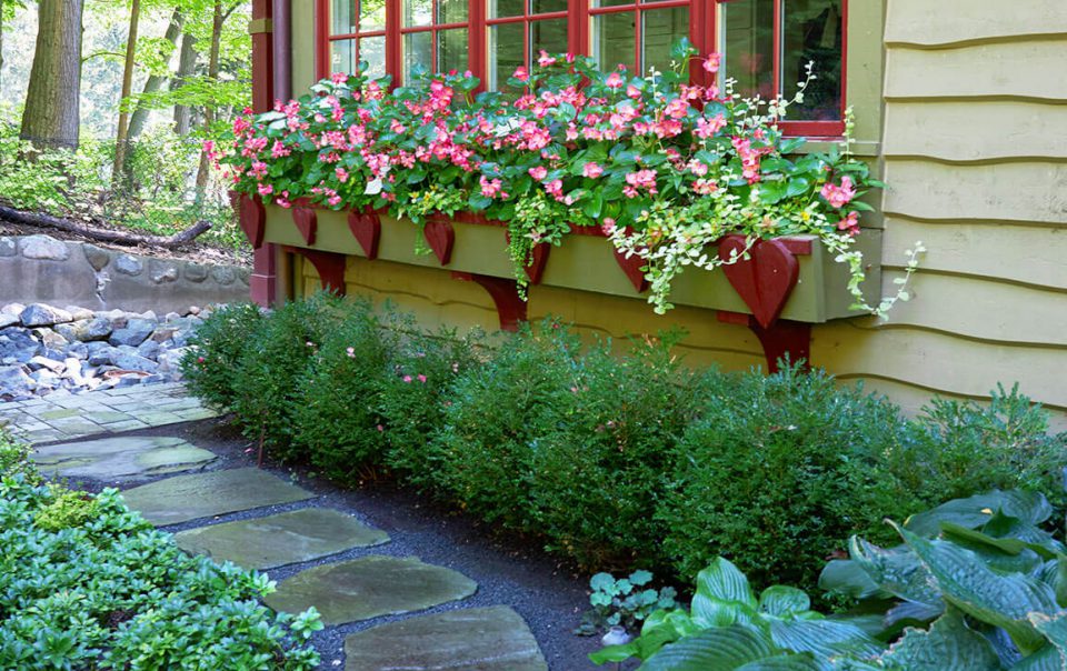 lakeside-cottage-stone-slab-pathway-and-flower-box