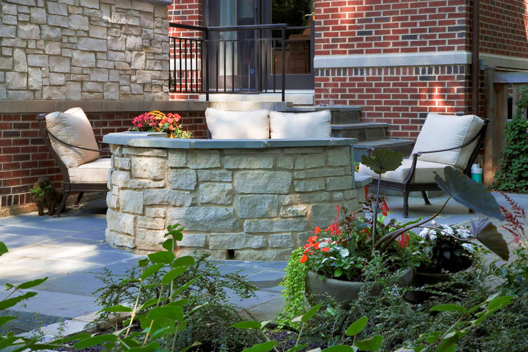 stone-firepit-with-seating